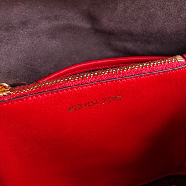 マイケルコースバッグ着用イメージ